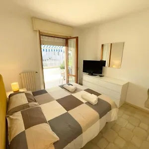 Parcheggio Gratis - Giardino - Mare 900 Mt - Wifi Appartamento